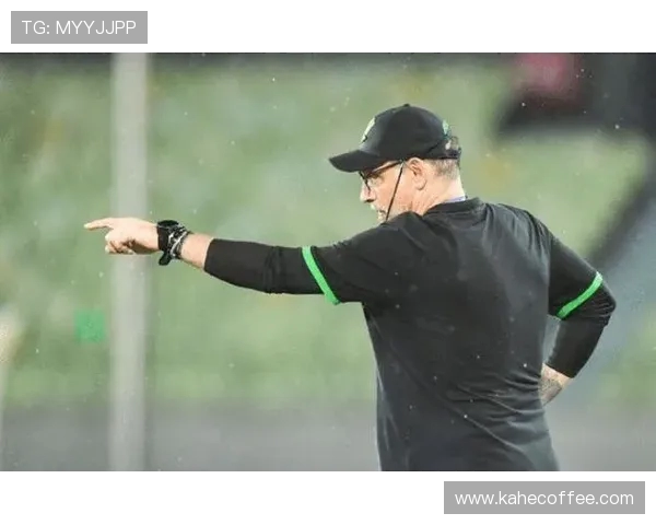 深圳篮球队边路渗透战术分析及其在比赛中的成效与不足之处探讨