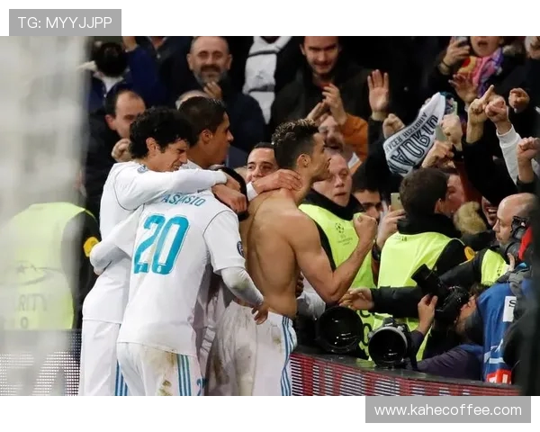 阿仙奴与曼城激战正酣比分揭晓球迷热议精彩瞬间 阿仙奴与曼城激战正酣比分揭晓球迷热议精彩瞬间