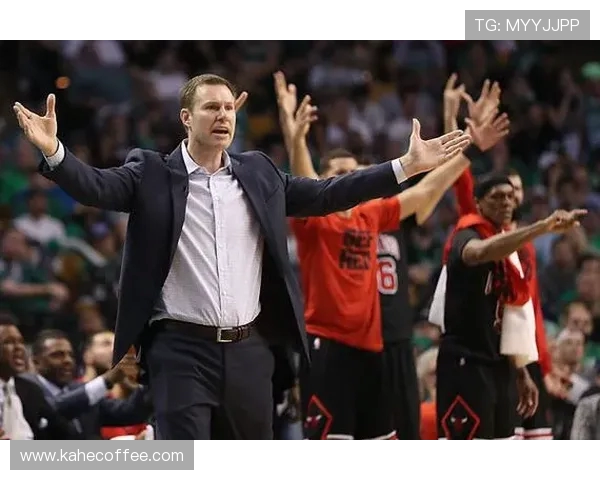 霍伊博格与锡伯杜的教练对决分析及战术博弈探讨